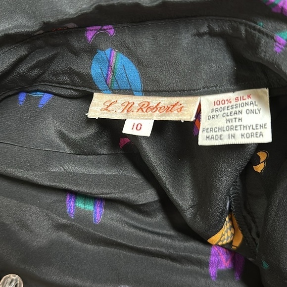 Vintage silk button down blouse black boy silhouette graphic AOP artsy retro fun - Picture 8 of 9